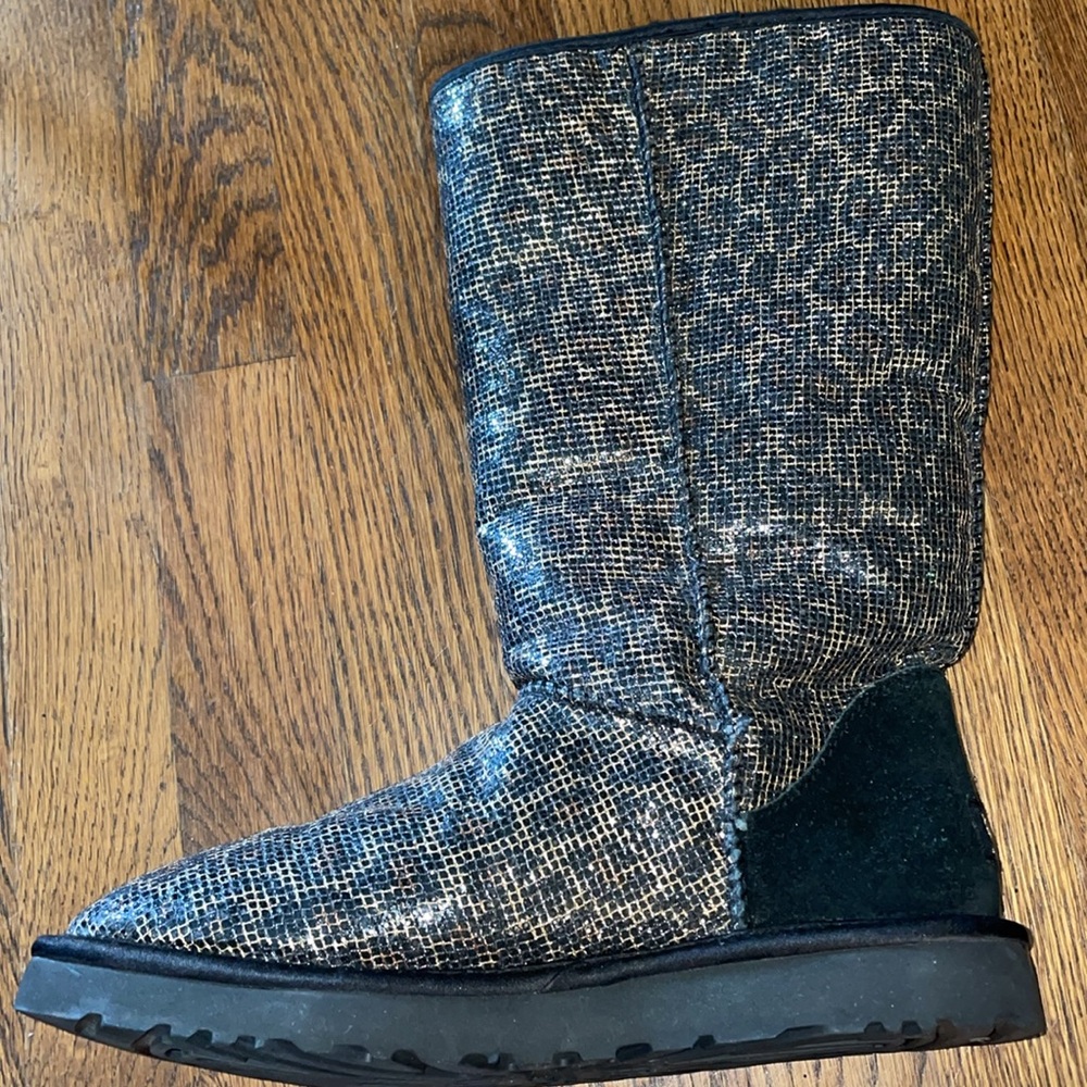UGG Metallic Silver and Black Patterned Winter Boots - Picture 6 of 16